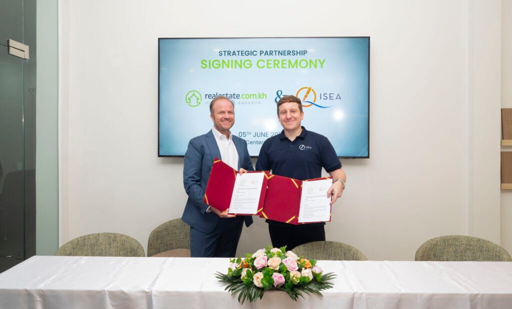 internshipSEA sign with realestate.com.kh